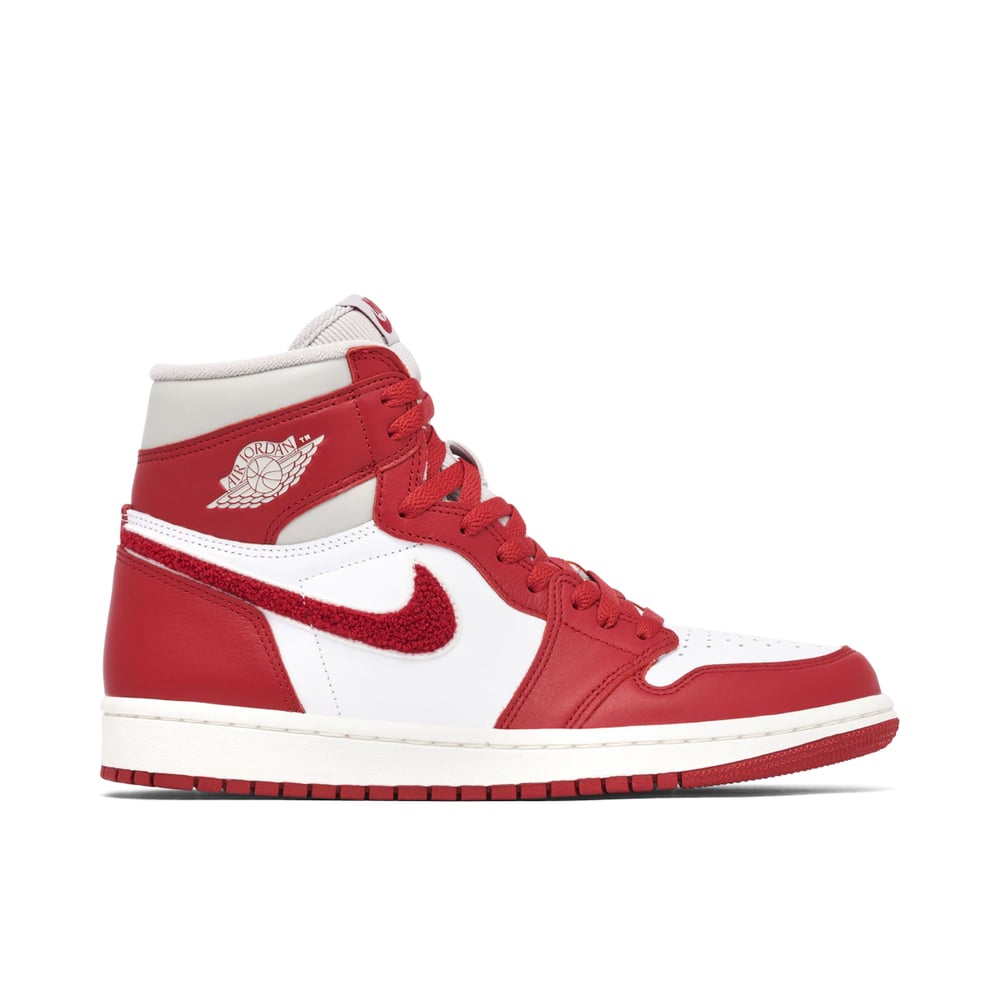 AIR JORDAN 1 RETRO HIGH CHENILLE VARSITY RED WOMENS