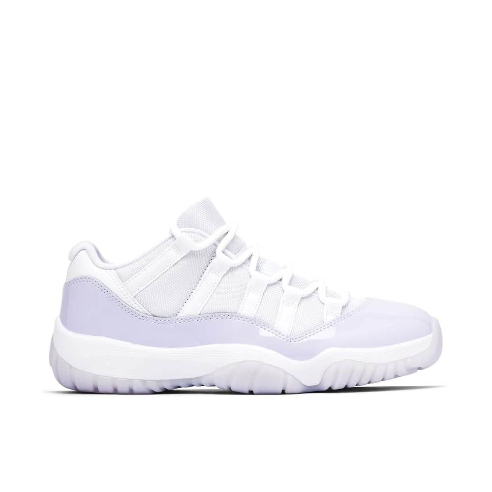 AIR JORDAN 11 LOW PURE VIOLET